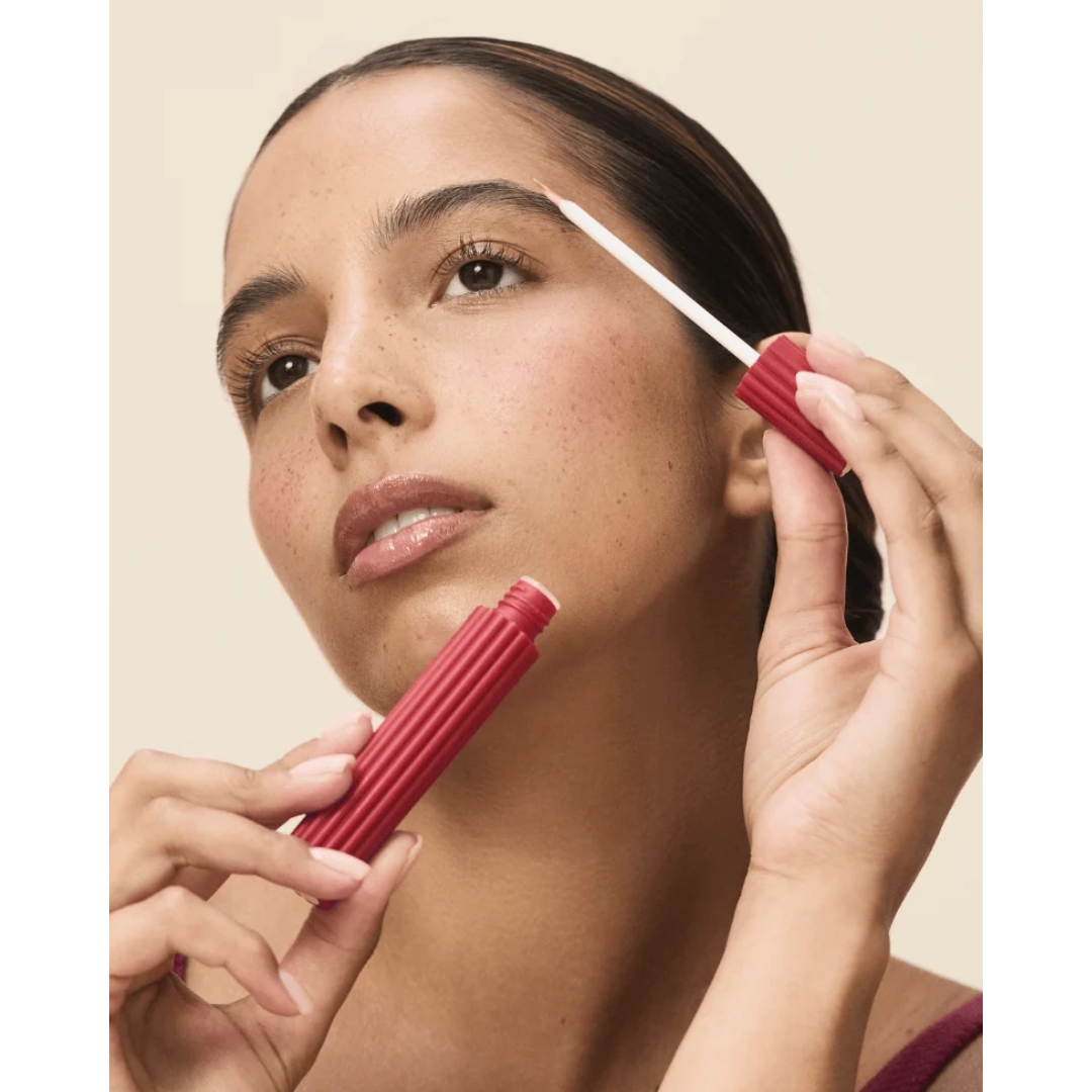 A model applying Bouf’s Flouf Factor Growth Lash & Brow Serum to her brow.