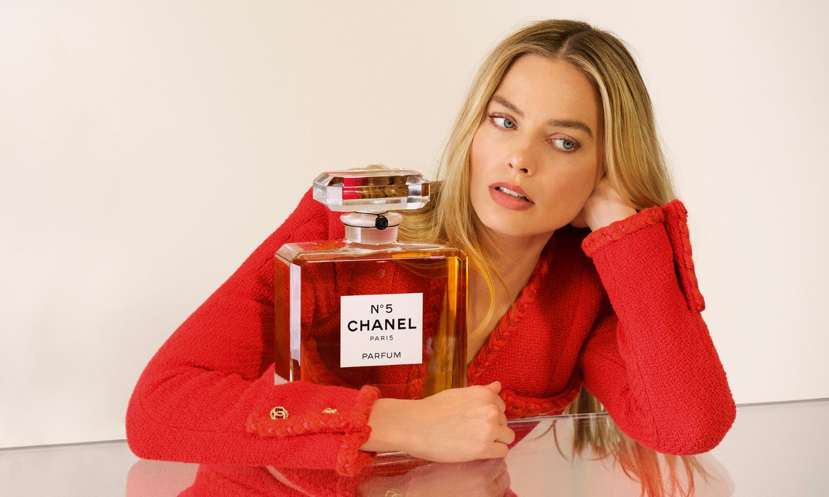 Margot Robbie Chanel N°5