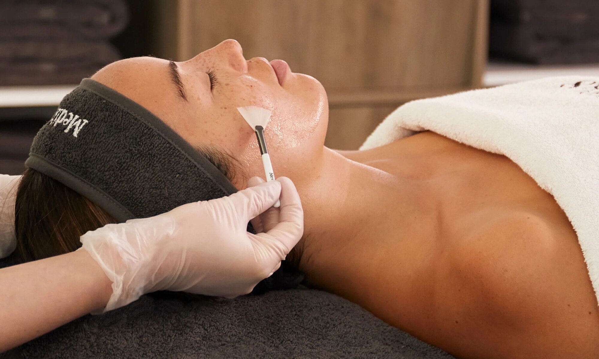 Medik8 Crystal Retinal Age-Defying Facial